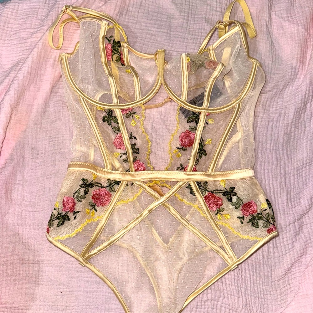 LOUNGE Skye BodySuit - Floral and so pretty 🌸✨